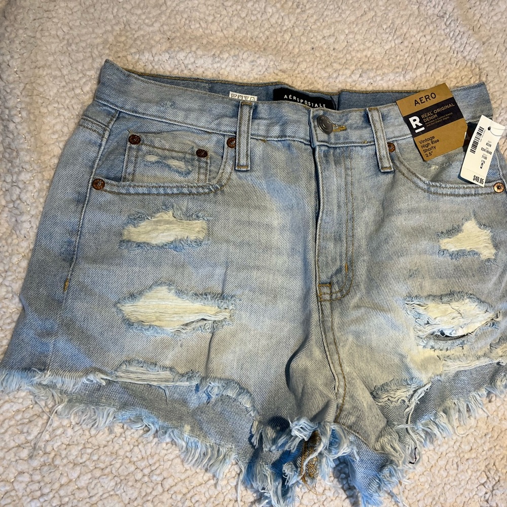 Aero shorts size 4